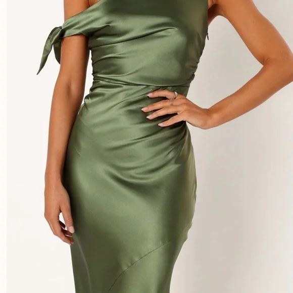 Petal & Pup Selma Off Shoulder Maxi Dress - Picture 5 of 13